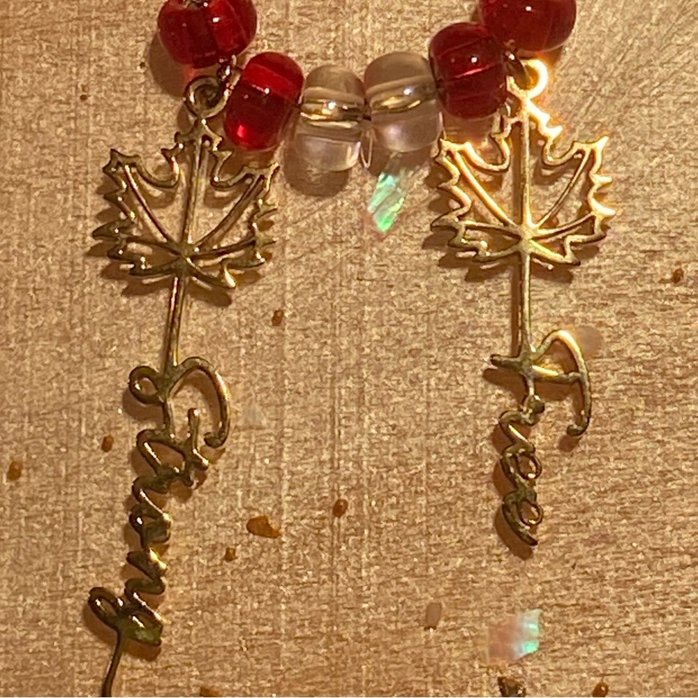 🇨🇦 Strong & Free Necklace 🇨🇦 - Picture 7 of 13